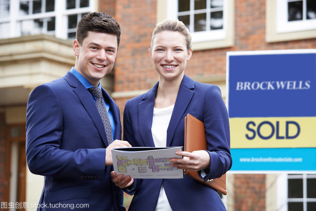 门外的守望者 男、女房地产经纪人的职业肖像